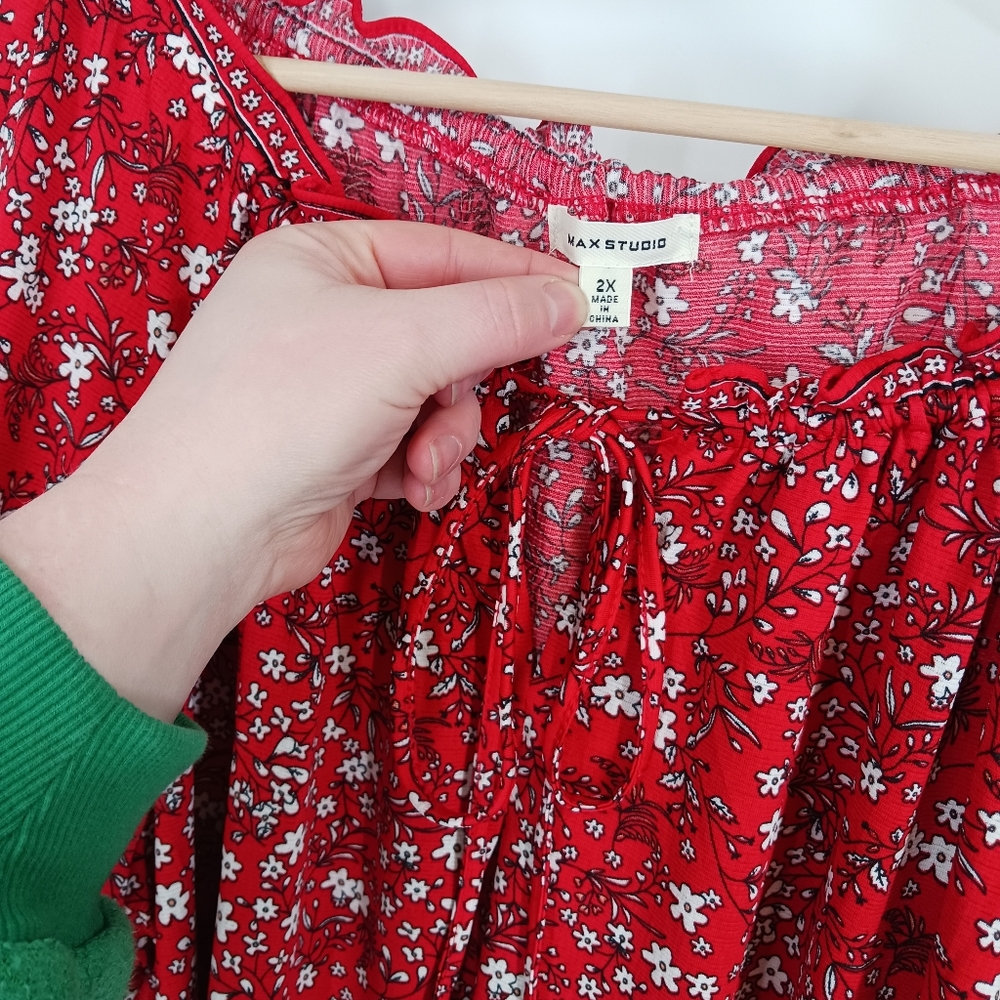 Max Studio Floral Keyhole Blouse - Picture 2 of 5